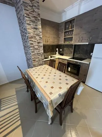 Family 9 Sarandë